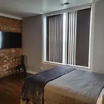 Modern Style And Comfort Near Uc