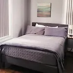 Modern Style And Comfort Near Uc